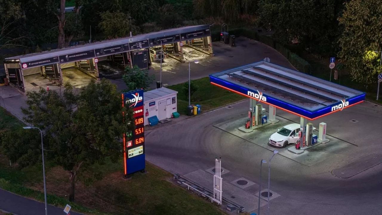 Stacja paliw Moya w Rybniku (fot. Sebastian Gora Photo/Shutterstock)