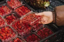 Nowalijki 2026: Ceny pierwszych warzyw i owoców w górę (fot. Shutterstock)