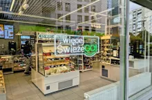 Żabka z akcentami premium. Sklep przy ul. Dereniowej w Warszawie przeszedł metamorfozę