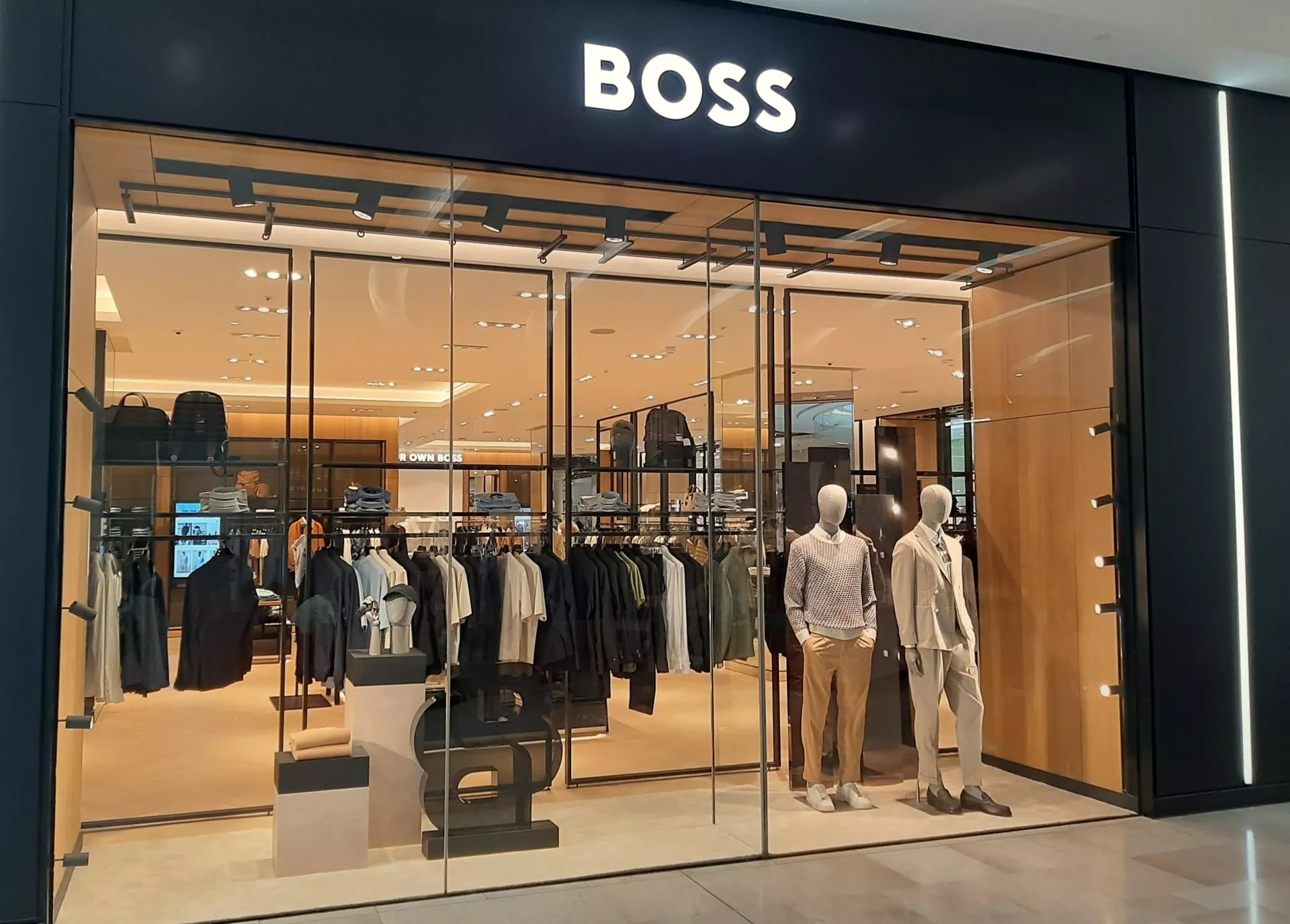 Frasers Group chce przejąć Hugo Bossa. Na stole oferta warta niemal 2 mld euro