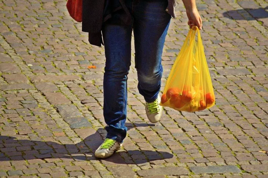 Wojna z plastikiem tak, ale bez wyrzeczeń. EKObarometr 2026 pokazuje pragmatyzm Polaków