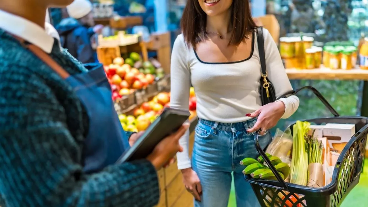 CMO może uderzyć po kieszeni konsumentów - uważa stowarzyszenie reprezentujące europejskie hurtownie i sieci handlowe (fot. Shutterstock)