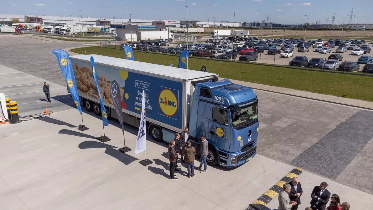 Mercedes eActros 600 dołącza do floty Lidla (fot. mat. prasowe)