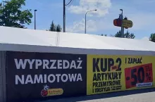 Biedronka zamyka namioty wyprzedażowe. Upał zabija biznes dyskontera (fot. mat. pras.)