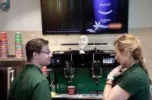 Kawa z Żabki jak od baristy? Sieć szykuje rewolucję w Żabka Café (fot. Żabka Polska)