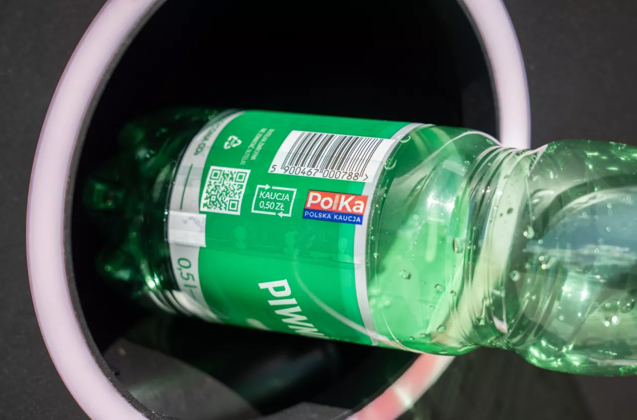 PolKa ma już blisko 100 partnerów i dalej rośnie – kto zaufał polskiemu operatorowi systemu kaucyjnego?