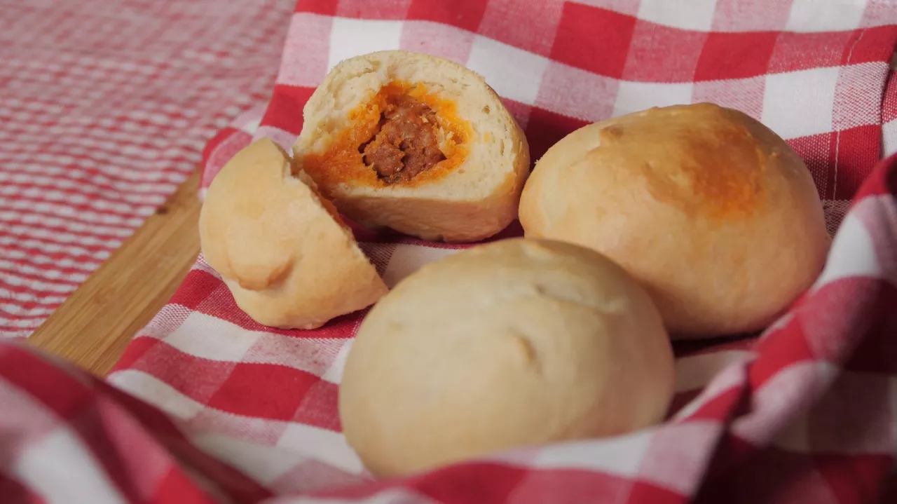 W Polsce rośnie popularność hiszpańskiego chorizo. Co stoi za sukcesem eksportowym letniego faworyta rusztu?