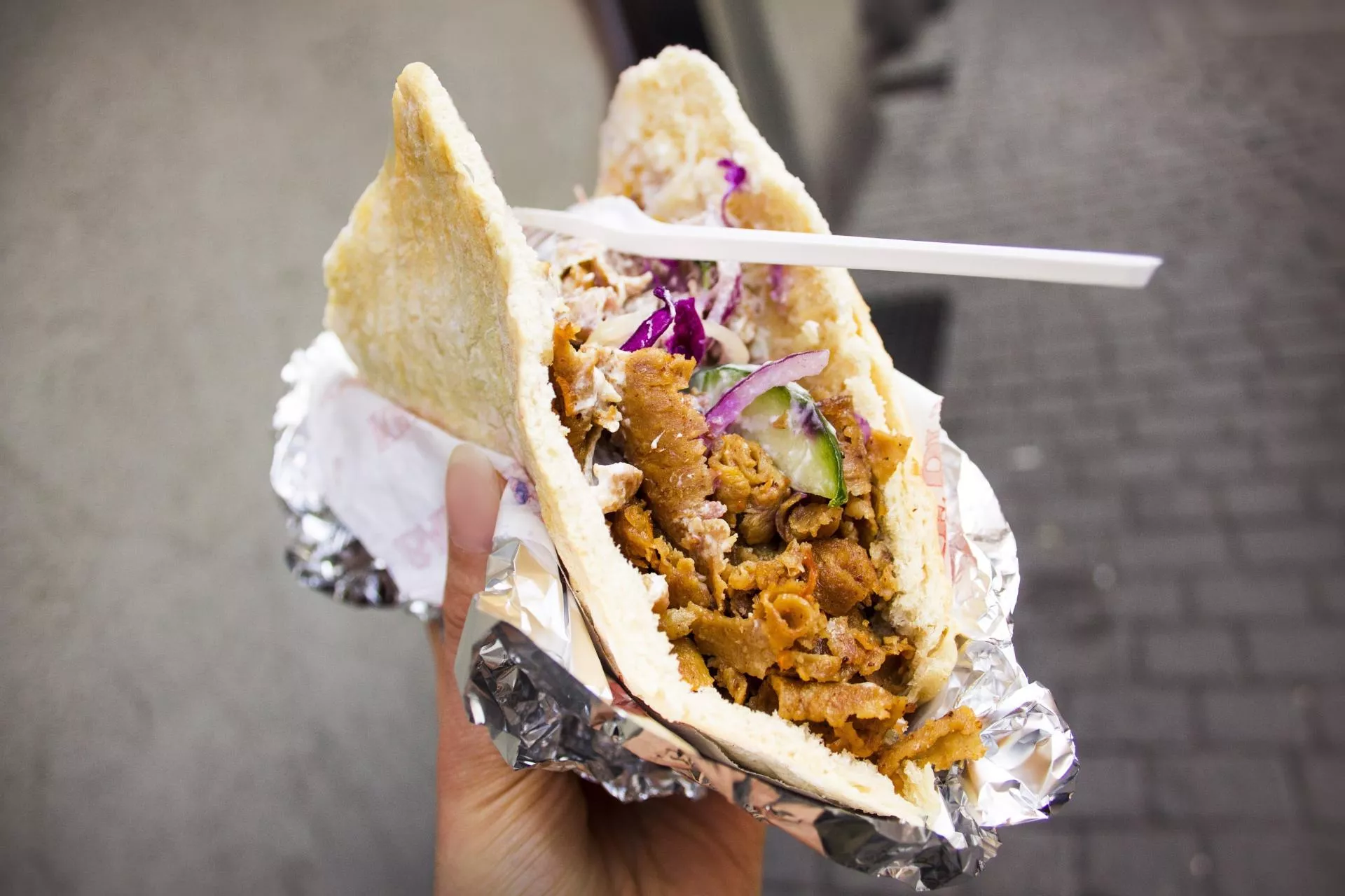 „Życie to kebab” – jak bliskowschodni przysmak wyprzedził w Polsce pizzę i burgery