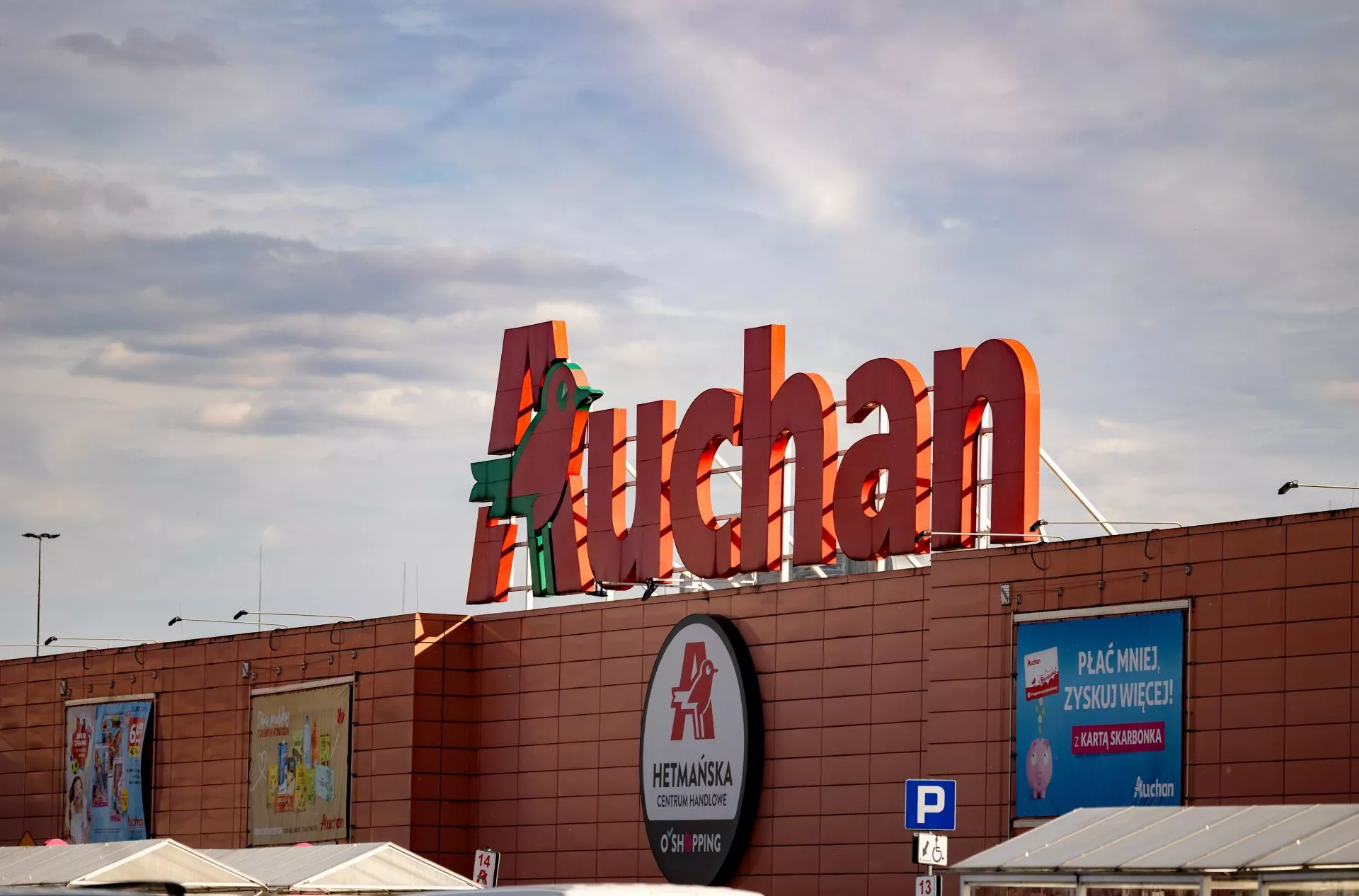Auchan kontra Decathlon? Sieć z rudzikiem w logo ruszą z kolejną akcją promocyjną