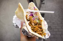 Kebab w Polsce już wyprzedził pizzę i sushi (fot. Pixabay)
