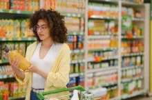 Jak planowane zmiany w opłacie cukrowej wpłyną na producentów napojów i sadowników? (fot. Shutterstock)