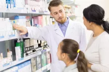 Z danych GUS wynika, że aptekarski rynek w Polsce się kurczy (fot. Shutterstock)