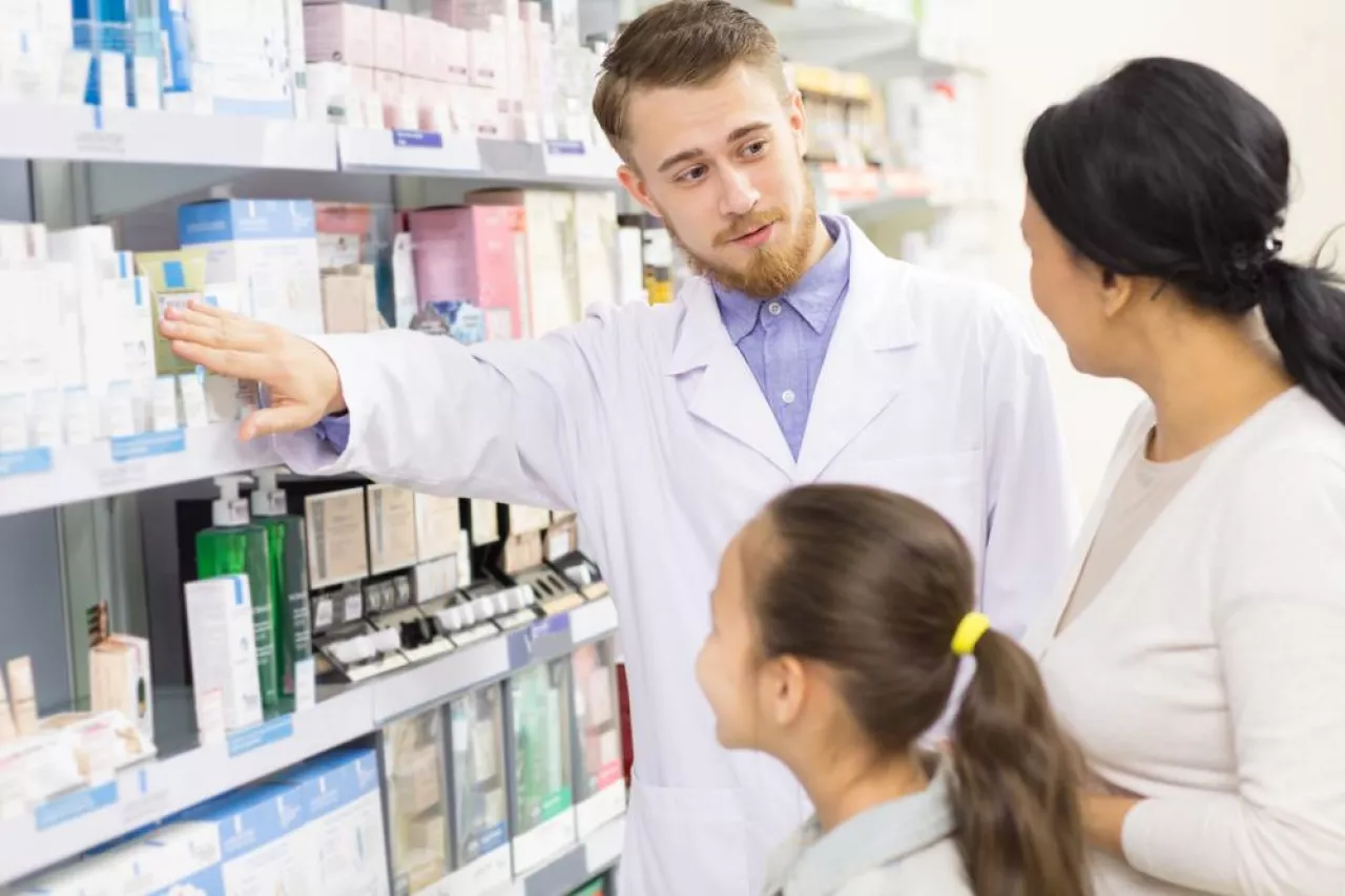 Z danych GUS wynika, że aptekarski rynek w Polsce się kurczy (fot. Shutterstock)
