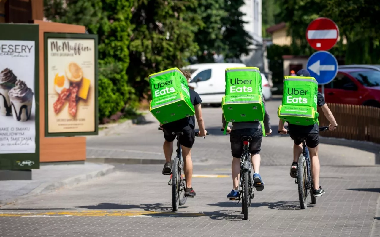 Uber złożył ofertę przejęcia Delivery Hero wartą 14,8 mld dolarów (fot. Uber Eats)