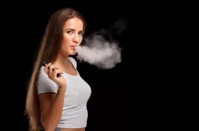 Rząd chce podwyższyć akcyzę na e-papierosy (fot. Shutterstock)