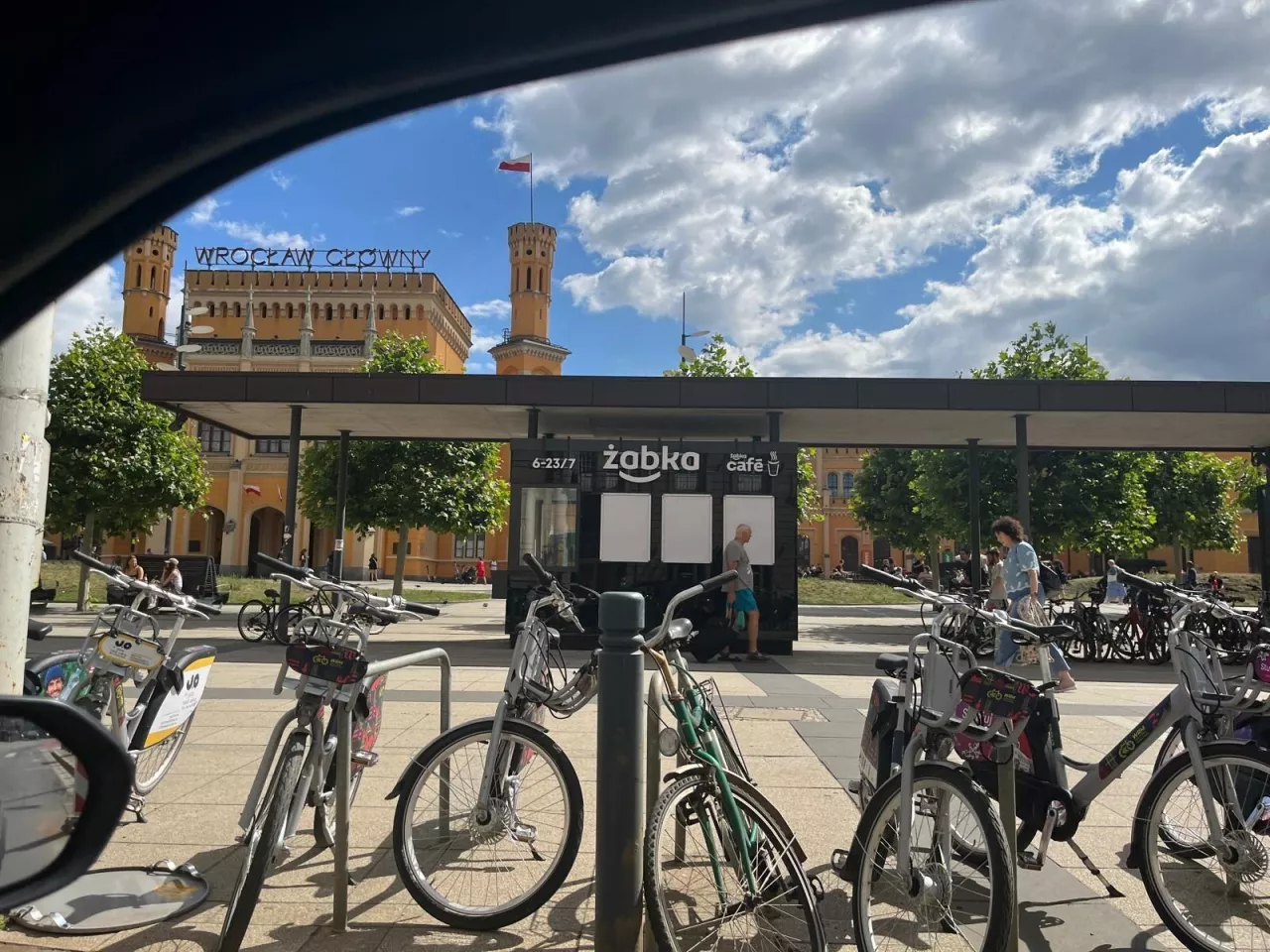 We Wrocławiu powstaje najmniejsza Żabka w kraju (fot. Żabka)