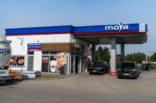 Paliwo, kawa i posiłek w trasie. Pluxee Polska i MOYA rozszerzają współpracę (fot. Shutterstock)