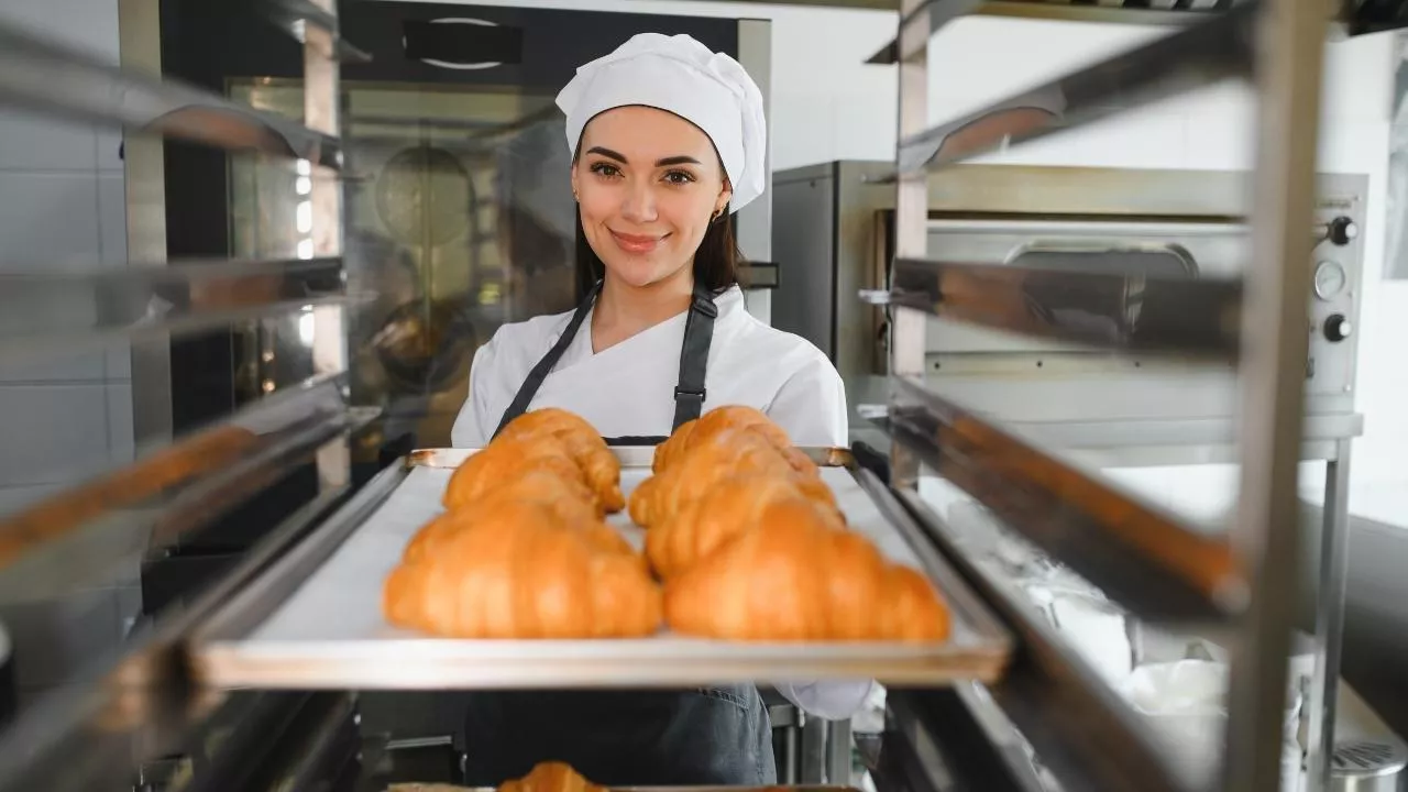 Polacy masowo wybierają croissanty (fot. Shutterstock)