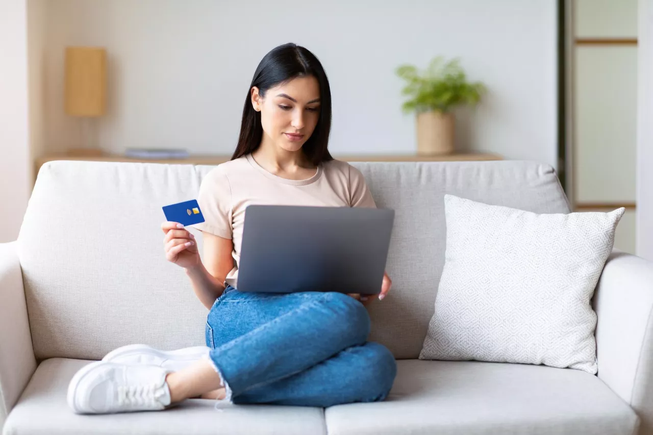 Kto i gdzie kupuje online? Social commerce i omnichannel w 2026 (fot. Shutterstock)