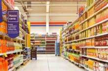 Sklep Tesco testuje nowy format obecności na lotniskach. (fot. wiadomoscihandlowe.pl/ŁR)