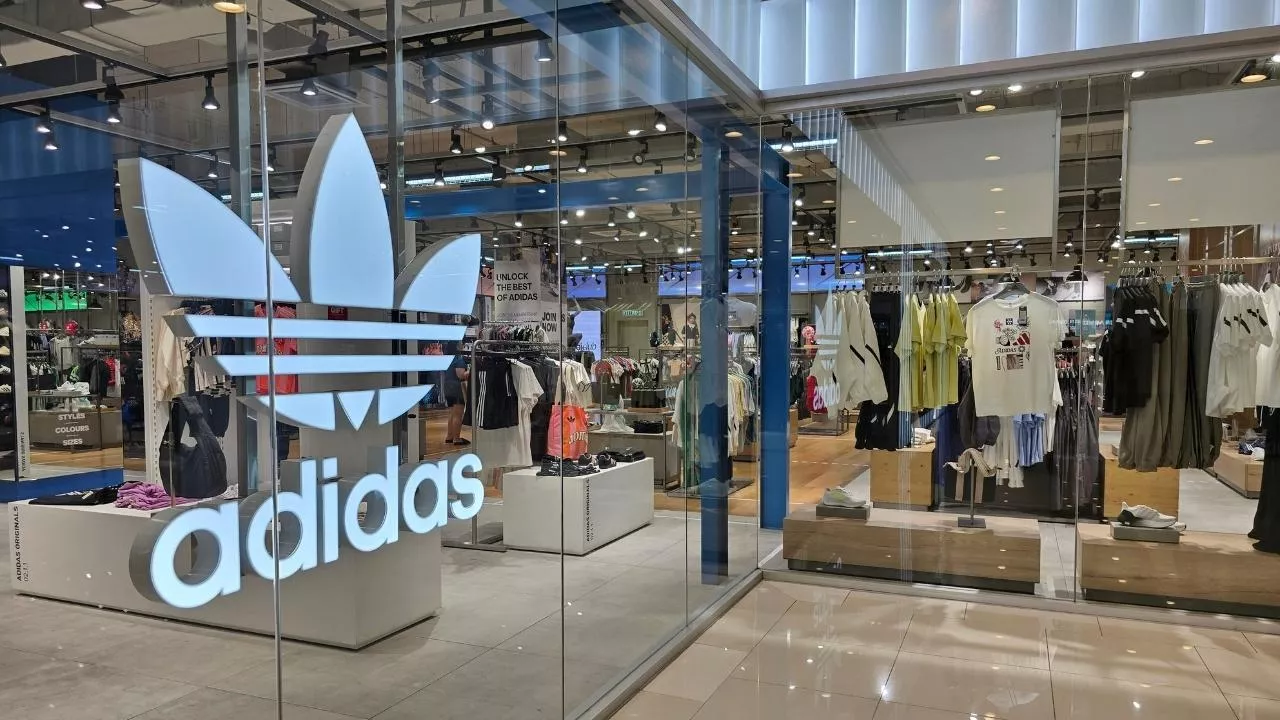 Adidas zdobywa historyczne 6,7 mld euro przychodu. Szykuje się przełomowy rok dla branży sportowej