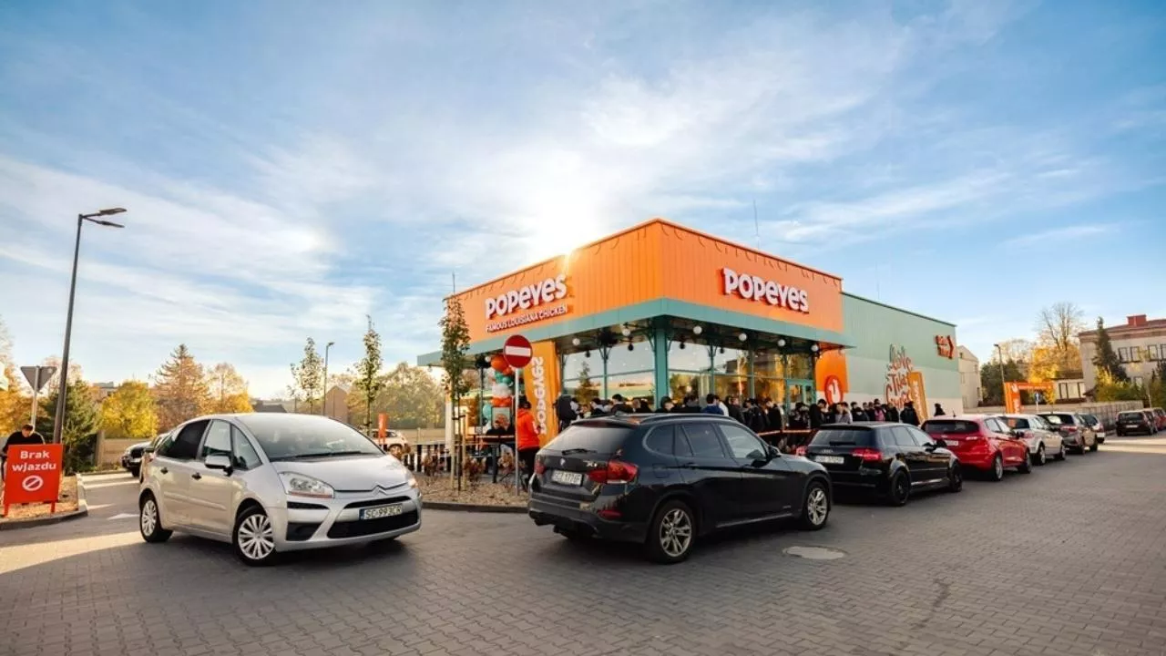 Popeyes otwiera 9 nowych restauracji w Polsce. Sieć wkracza do nowego miasta