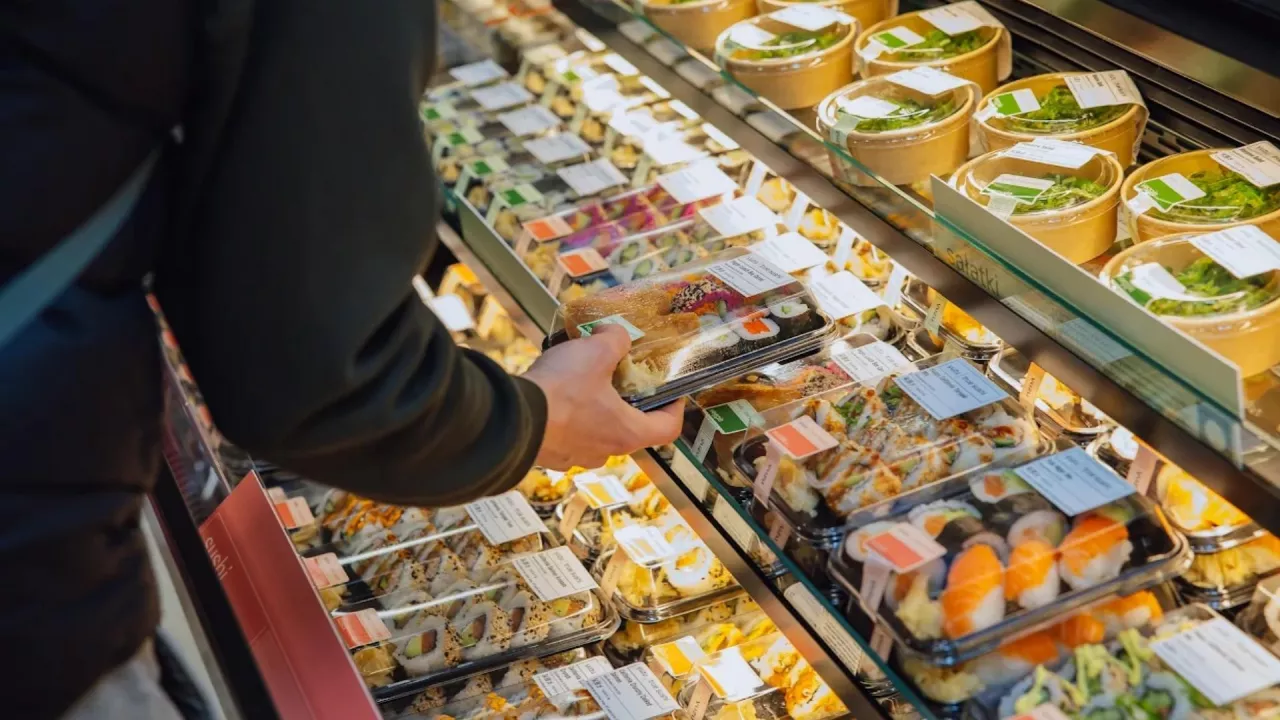 Kaufland otwiera nowe wyspy sushi. Do końca 2026 roku będzie ich 20 (fot. Kaufland Polska)