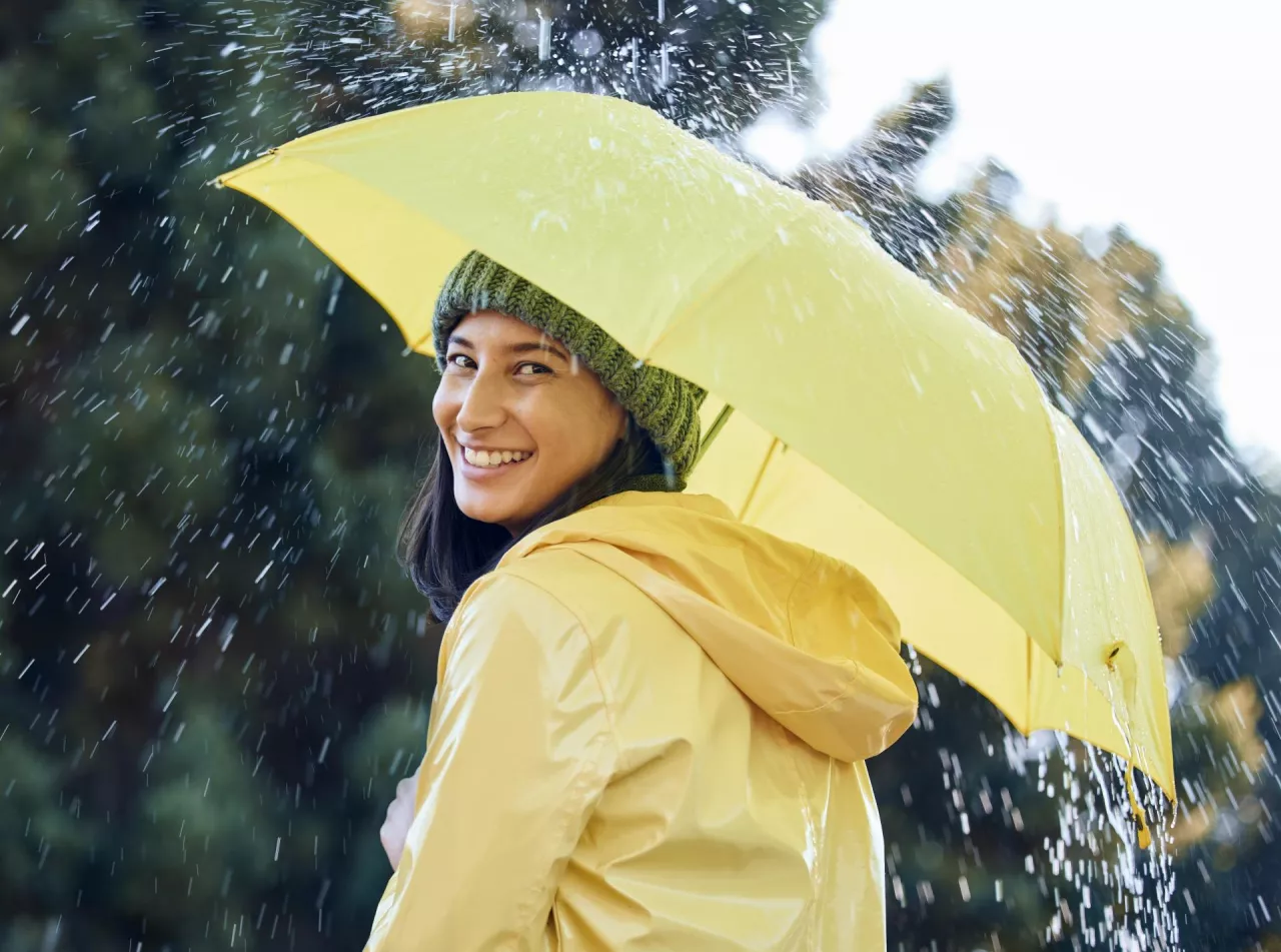 Gdy pada deszcz, Polacy planują większe zakupy (fot. Shutterstock)