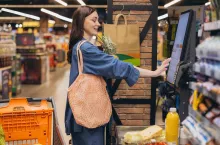 Skanujesz produkty samodzielnie? Ten projekt zakłada 10 proc. rabatu (fot. Shutterstock)