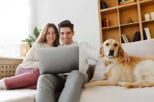 AI zmienia zakupy. Badanie pokazuje, które marki polecają chatboty (fot.Shutterstock)