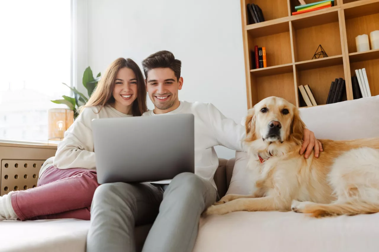 AI zmienia zakupy. Badanie pokazuje, które marki polecają chatboty (fot.Shutterstock)