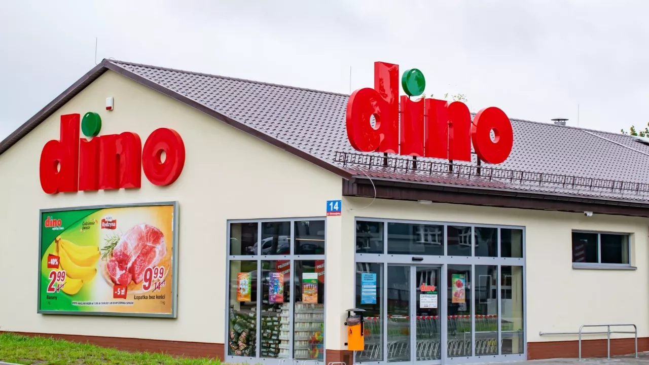 Dino z 0% wzrostem sprzedaży LFL i ryzkiem erozji marży. Co z zyskiem w kolejnych latach? (fot. Shutterstock)