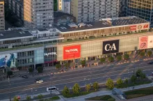 Wars Sawa Junior to kultowy kompleks handlowy funkcjonujący wcześniej pod nazwą Domy Towarowe Centrum (fot. Shutterstock)