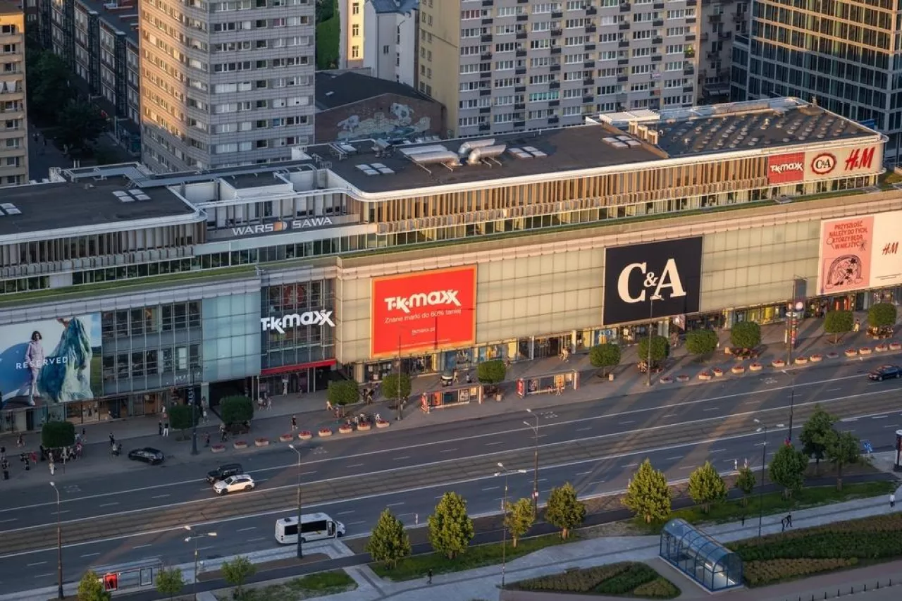 Wars Sawa Junior to kultowy kompleks handlowy funkcjonujący wcześniej pod nazwą Domy Towarowe Centrum (fot. Shutterstock)