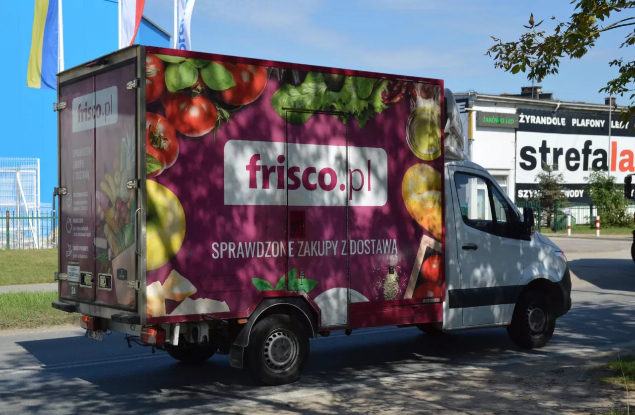 Frisco.pl samochód dostawczy (fot. wiadomoscihandlowe.pl/MG)