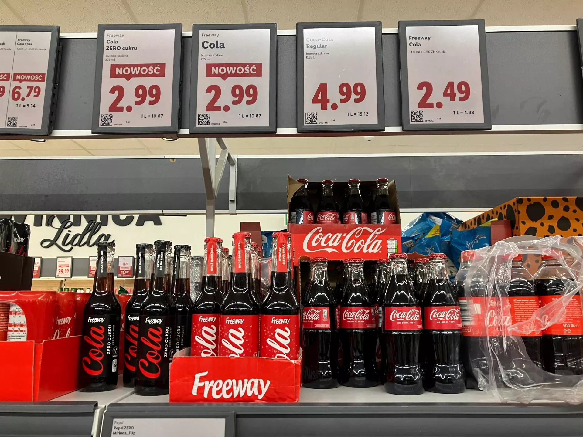 Lidl zmienia Freeway. Szklana butelka ma nadać marce własnej charakter premium