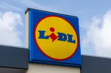 Na zdj. szyld na sklepie dyskontowej sieci Lidl (fot. PixelBiss/Shutterstock)
