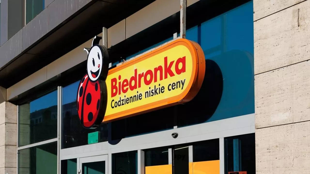 Biedronka wydłuża godziny otwarcia przed długim weekendem