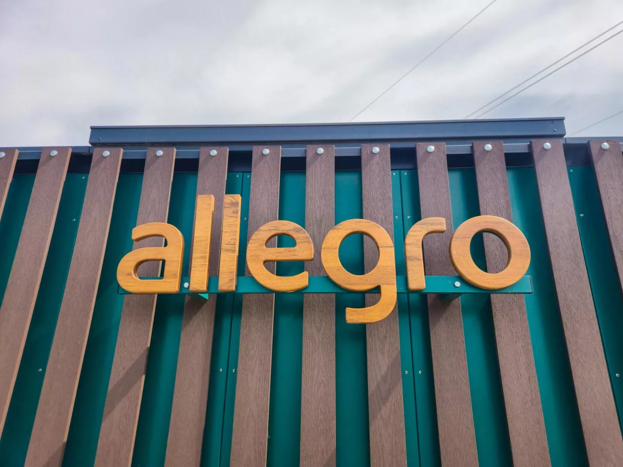 Allegro wprowadza nowe oznaczenie dla sprzedawców (fot. Shutterstock)