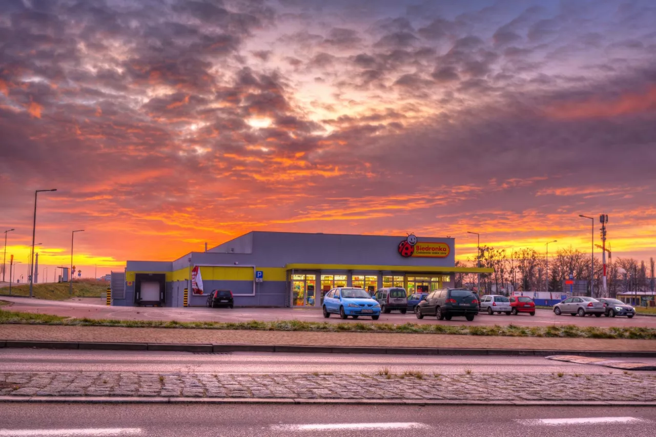 Żeby nie płacić podatku handlowego sieć Biedronka musiałaby liczyć... 10 marketów