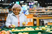Klienci wybierają sezonowe produkty, w zależności od pory roku oferta w sklepach ulega zmianie