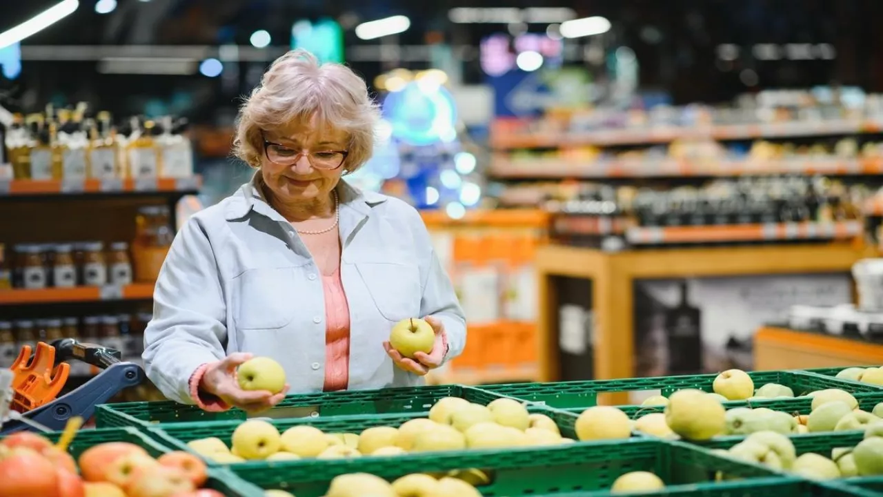 Klienci wybierają sezonowe produkty, w zależności od pory roku oferta w sklepach ulega zmianie