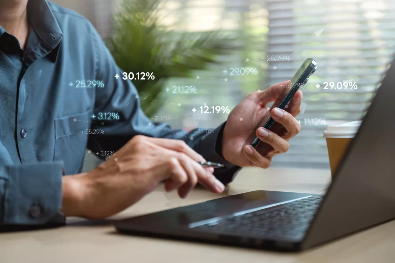 Technologie nadal przyciągają inwestycje. Co pokazują najnowsze dane GUS? (fot. Shutterstock)