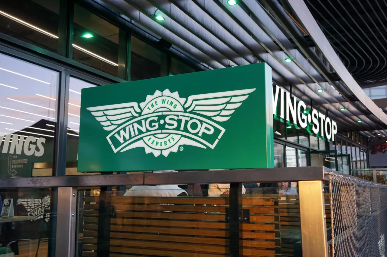 Wingstop w Polsce. Sieć chce otworzyć ponad 100 restauracji (fot. Shutterstock)