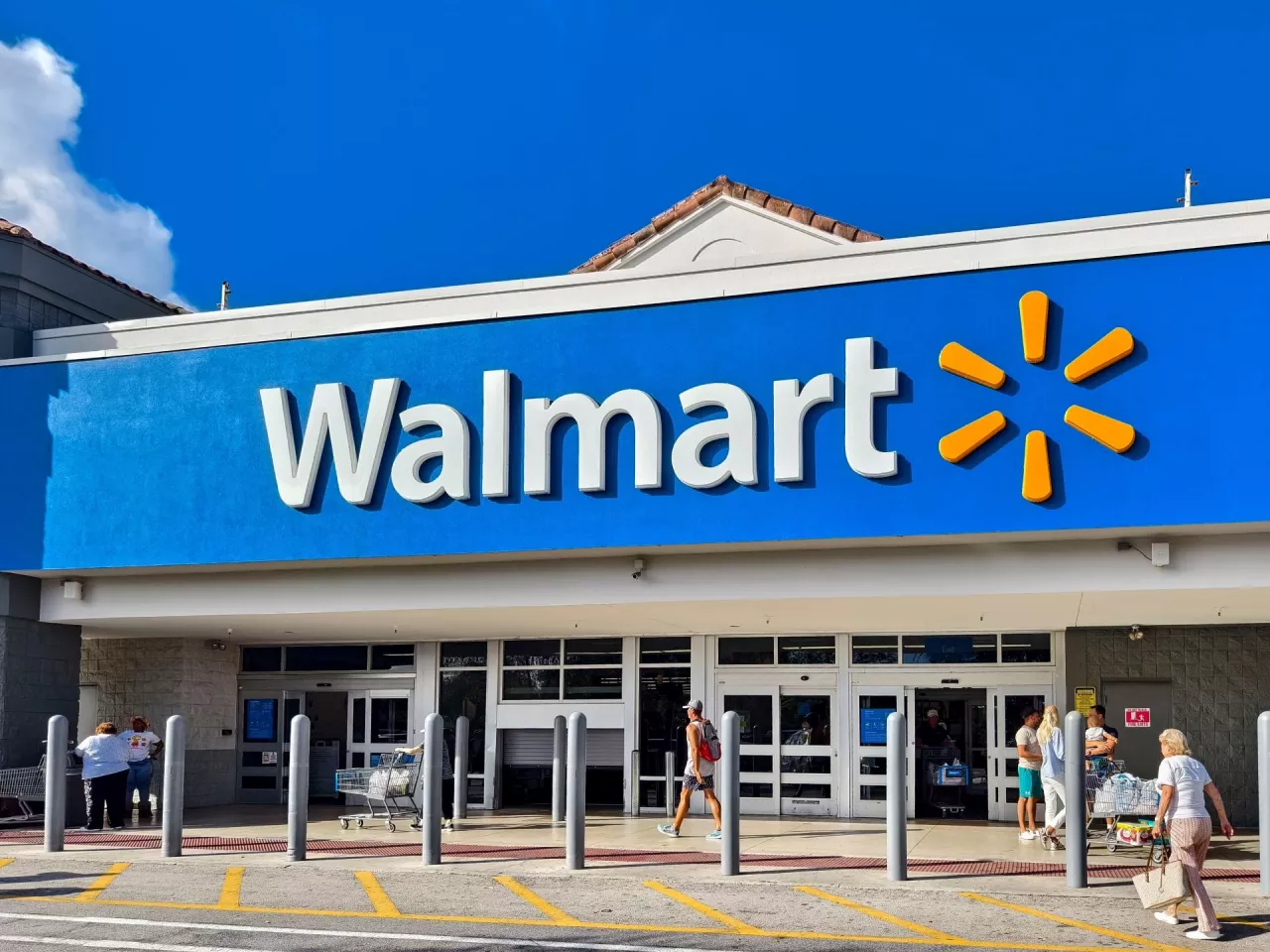 Walmart ze słabszą sprzedażą. Klienci ograniczają wydatki (fot. Shutterstock)