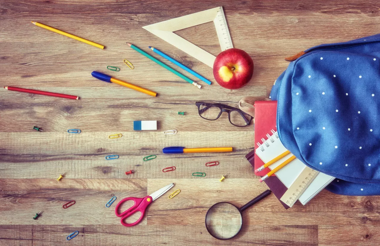 Najtańsza wyprawka szkolna (fot. Envato Elements)