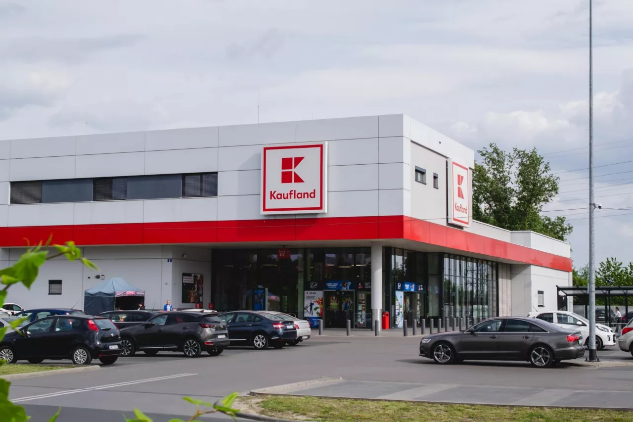 Sieć Kaufland ma obecnie w Polsce 261 sklepów, docelowo widzi miejsce nawet na 450 (fot. Shutterstock)