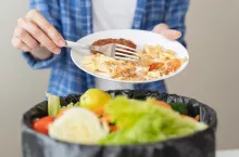 Co najmniej 41% Polaków wyrzuca jedzenie (fot. Shutterstock).