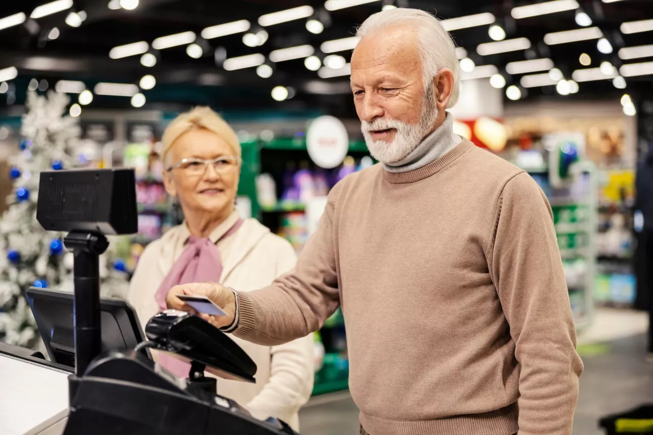 Seniorzy zmienią handel. Demografia przemebluje sklepy (fot. Shutterstock)
