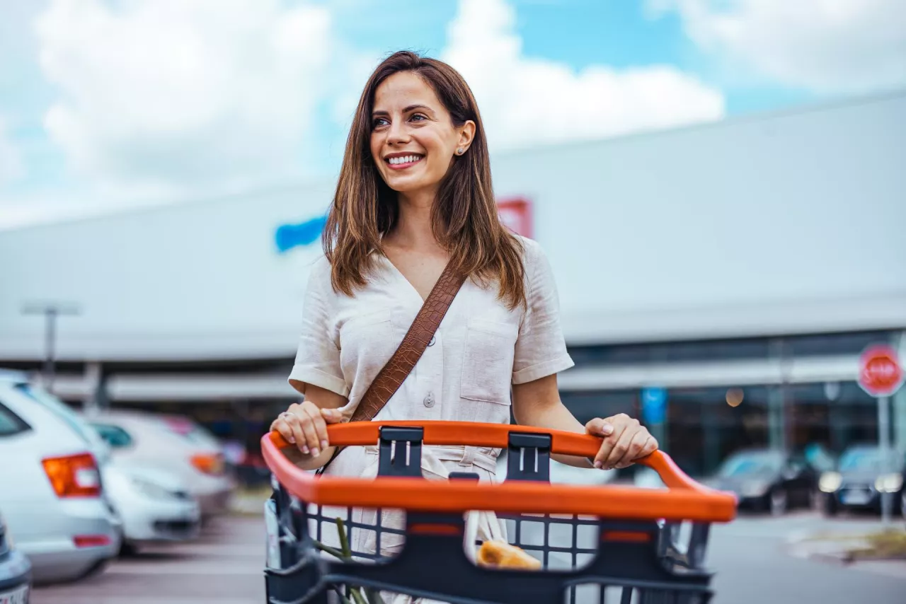Praktycy rynkowi podkreślają, że na wygodę i pozytywne doświadczenia zakupowe wpływ ma m.in. parking (fot. Shutterstock)